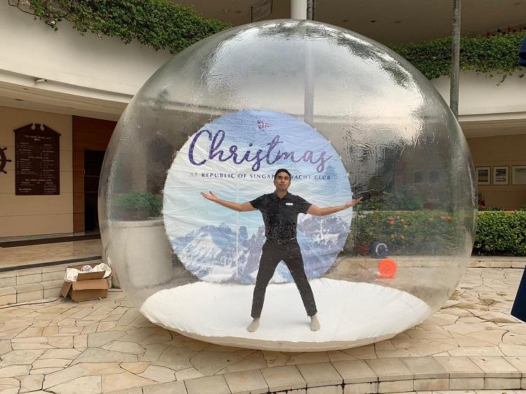 Yolloy Inflatable snow globe 1